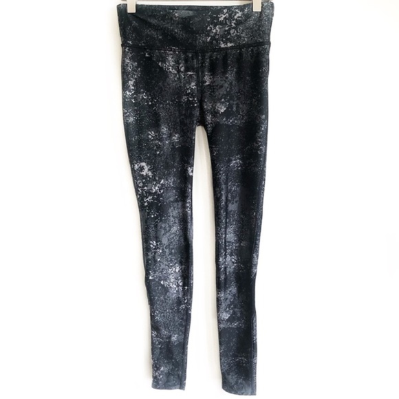 Under Armour Pants - Black and Gray Design Under Armor Mesh Leggings XS